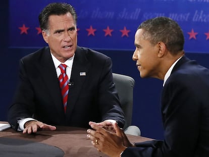 Mitt Rommney y Barack Obama intercambian opiniones en un momento de uno de los debates de las elecciones de 2012.