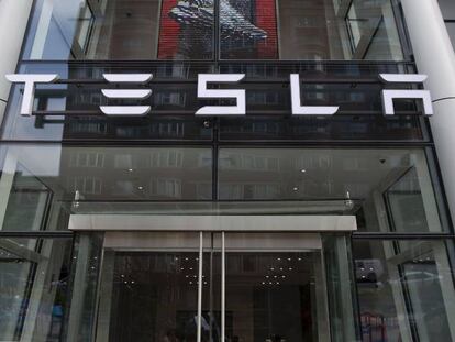 Nuevo desplome bursátil en Tesla: cae un 9% ante las dudas de la rentabilidad de su Model 3