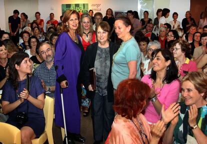 Carmen Alborch, Celia Amor&oacute;s y Amelia Valc&aacute;rcel, en el Col.legi Rector Peset de Valencia.