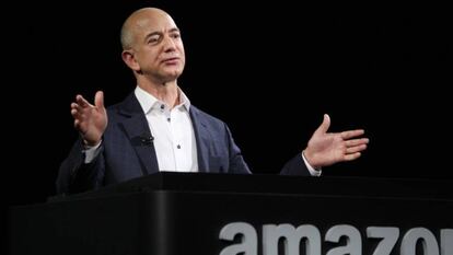 Jeff Bezos viu sua fortuna aumentar graças ao impulso dado pelo coronavírus à Amazon.
