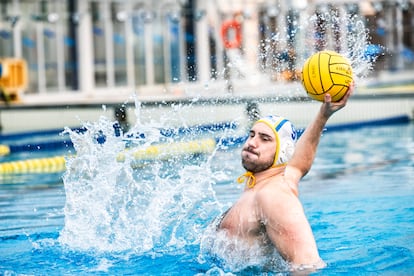 Víctor Gutiérrez, en la piscina del Canoe.