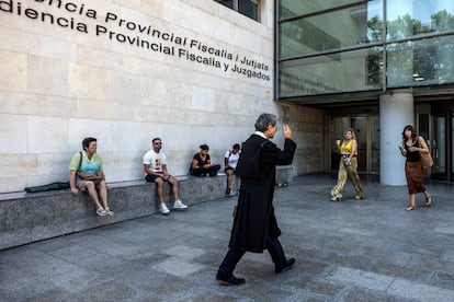 Primer día de  Huelga  durante la primera jornada de tres de huelga de jueces y fiscales en la Ciudad de la Justicia de Valencia.