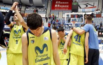 Los jugadores de Estudiantes tras descender en San Sebastián