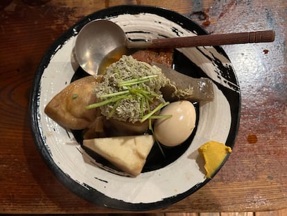 El 'oden', una selección de carnes y verduras guisadas, se consume lo mismo en humildes puestos callejeros que en restaurantes de alta categoría. 