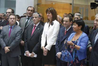 El presidente en funciones del Superior, Fernando Ruiz Piñeiro (segundo por la derecha), la consejera de Justicia, Idoia Mendia, y la vocal del CGPJ Margarita Uria, entre otras autoridades, en el último acto de apertura del año judicial.