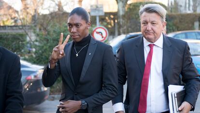 Caster Semenya, con su abogado, en Lausana en 2019.