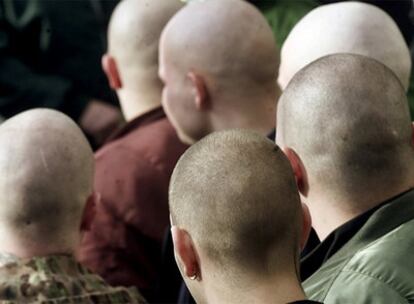 Varios <b><i>skinhead </b></i>en un acto en Berlín contra la posible ilegalización del partido NPD.
