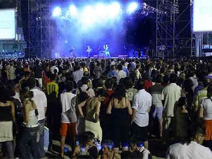 Concierto 'Alicante Amanece' en la playa de Postiguet