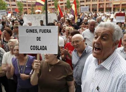 Un grupo de vecinos pide que el ex jefe de la Policía Local, Ginés Jiménez, se marche de Coslada.