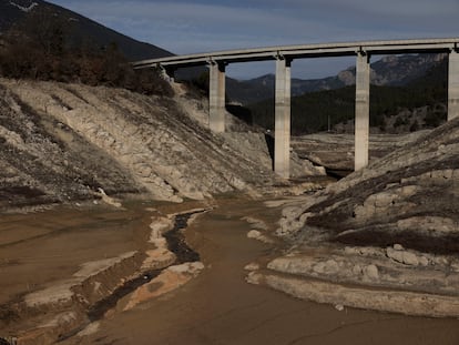 La sequía en Cataluña reflejada en los embalses de Sau y Llosa de Cavall, en imágenes