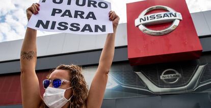 Protestas en el exterior de la planta de Nissan en Barcelona.