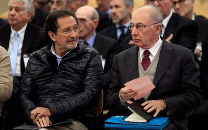 A la derecha y en primer término, el expresidente de Bankia, Rodrigo Rato, durante el jucio por el caso de la salida a Bolsa de la entidad