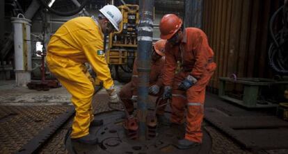 Trabajadores de Pemex en una plataforma en el Golfo.