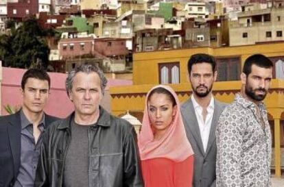 Los actores Álex González, José Coronado, Hiba Abouk, Stany Coppet y Rubén Cortada protagonizaron 'El príncipe', una de las series de televisión más vistas de los últimos años.