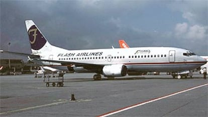 Fotografía tomada en Zúrich en 2002 del Boeing 737-300 de Flash Airlines que se estrelló en Egipto el 3 de enero.