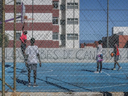 Menores en el centro de acogida de San Cristóbal de La Laguna, en Tenerife.