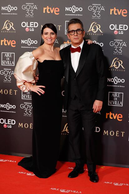 Los presentadores de la ceremonia, Silvia Abril, con vestido hecho a medida por Nacho Aguayo para Pedro del Hierro y joyas Suarez, y Andreu Buenafuente, con esmoquin de Toque de Sastre y zapatos de Martinelli.