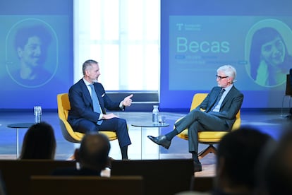 Conversación entre Marc Murtra, presidente ejecutivo de Telefónica, y Enrique Goñi, presidente de Fundación Telefónica, en el acto de presentación del programa de becas tecnológicas.