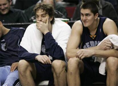 Pau Gasol, triste en el banquillo