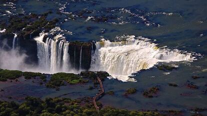 Vista aérea de las catataras del Iguazú.