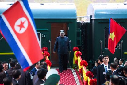 El líder de Corea del Norte, Kim Jong Un, llega a la estación ferroviaria de Dong Dang, en la provincia de Lang Son, para asistir a la segunda cumbre entre Estados Unidos y Corea del Norte.