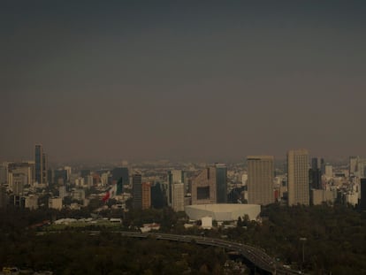 La zona centro de la Ciudad de México durante la contingencia ambiental