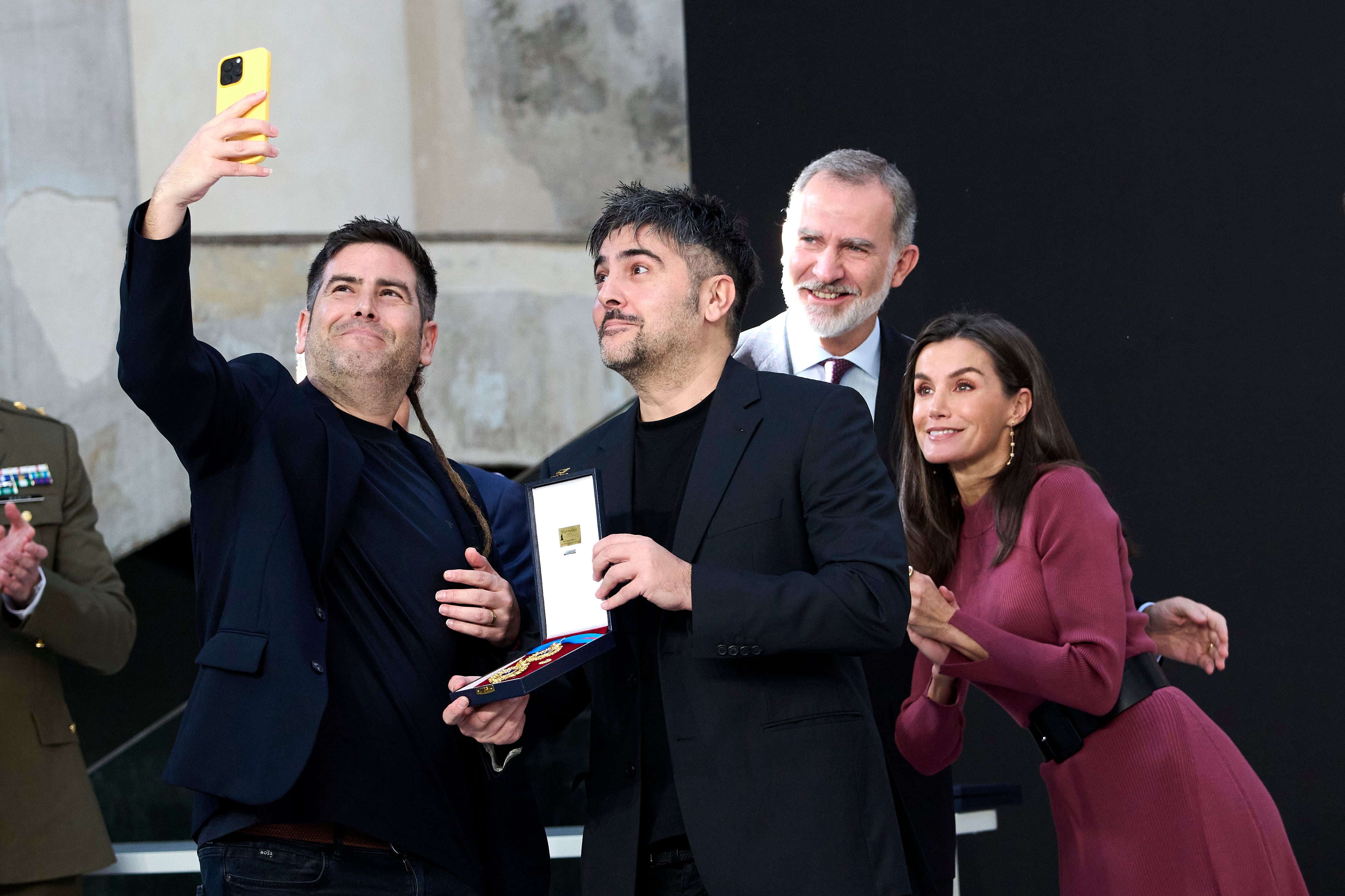 El selfi de Estopa con los Reyes y otras tres anécdotas de la entrega de las Medallas de Oro en Bellas Artes