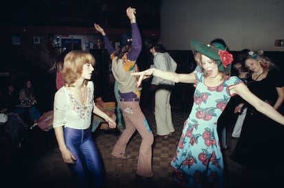 Women dancing in a nightclub in California, United States, in 1975.
