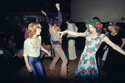 Women dancing in a nightclub in California, United States, in 1975.