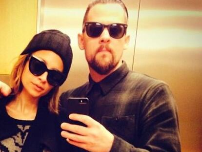 Nicole Richie y Joel Madden, muy serios y guays, en un 'selfie' publicado en redes sociales, en enero de 2014.