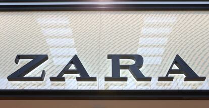 Cartel de una tienda de Zara.