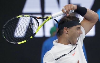 Spain's Rafael Nadal plays a forehand to Switzerland's Roger Federer during the men's singles final at the Australian Open tennis championships in Melbourne, Australia, Sunday, Jan. 29, 2017. (AP Photo/Kin Cheung)