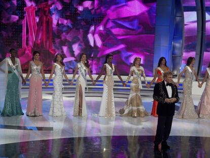Osmel Sousa y las semifinalistas de Miss Venezuela 2014.