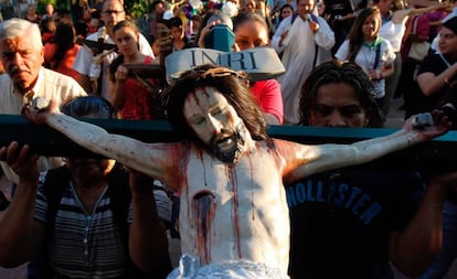 <a href="http://cultura.elpais.com/cultura/2016/03/24/actualidad/1458814917_248555.html"><b>REPORTAJE</B></A> | La muerte de Jesús: un hecho sobre el que no sabemos casi nada.