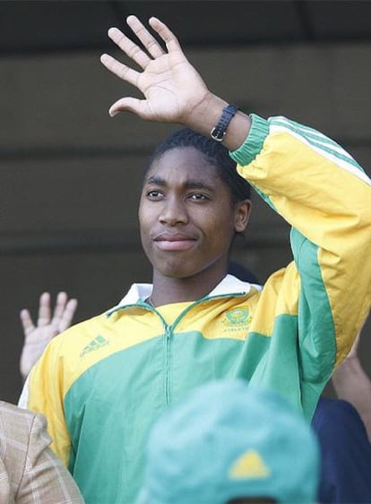 La atleta Caster Semenya, a su llegada al aeropuerto de Johannesburgo.