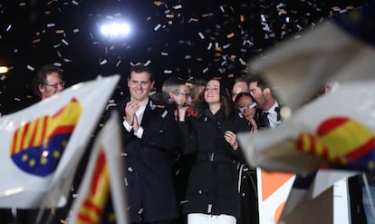 Inés Arrimadas junto Albert Rivera celebran la victoria de las elecciones.