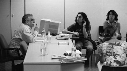 Garc&iacute;a Marquez, com os alunos da Escola de Jornalismo do EL PA&Iacute;S, em 1996.