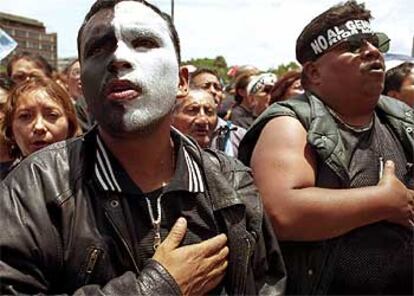 Miles de personas protestan contra a candidatura de Ríos Montt.