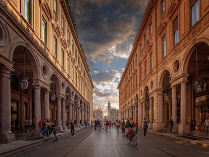 Soportales en la Via Roma de Turín, con la Piazza San Carlo al fondo.