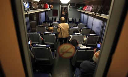 Interior de un tren nocturno entre Madrid y Galicia, en una imagen de archivo.