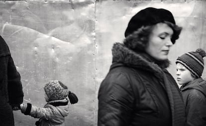 Tallin, Estonia, 1981. Fotografía incluida en la muestra 'Miniaturas' de Pentti Sammallahti.