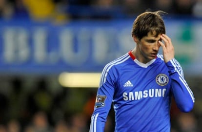 Torres se lamenta durante el partido frente al Liverpool.