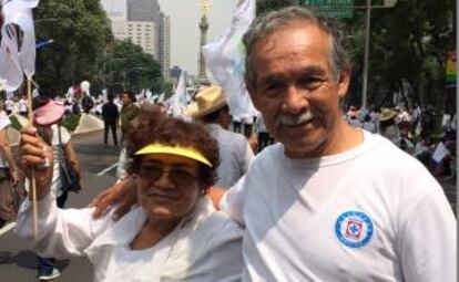 Pedro Lecona y Reina López durante la marcha por la Familia