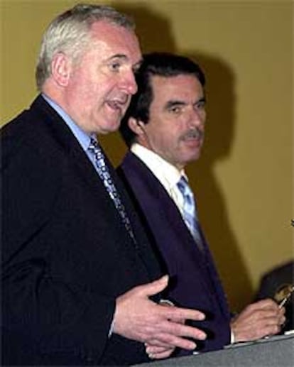El primer ministro irlandés, Bertie Ahern, y Aznar, ayer en La Moncloa.