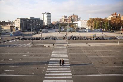 Ambient a l'estació de Sants de Barcelona durant la jornada de vaga de 24 hores del sector del taxi a tot Espanya.