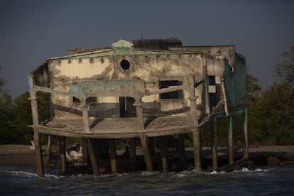 Las casas de la playa de Cedeño, han sido destruídas por las marejadas.