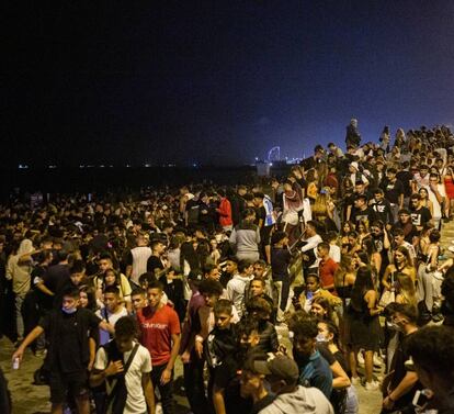 Botellot a la platja de Barcelona per la Mercè.