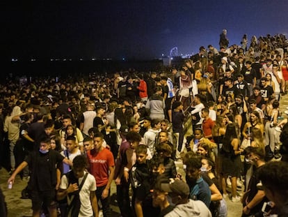 Botellot a la platja de Barcelona per la Mercè.