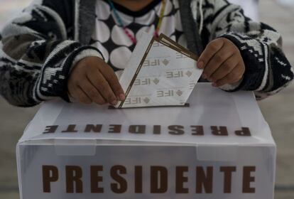 Este primero de julio, los mexicanos se enfrentan a una jornada electoral histórica. Después de 12 años de Gobierno del PAN, la mayoría de las encuestas apuntan a que el PRI, el partido que estuvo en el poder 70 años, podría volver a ganar.