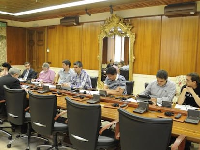 Reunión, ayer, de la Comisión de Economía del Ayuntamiento de Vitoria.